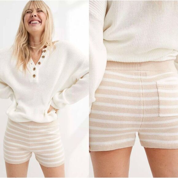 NWT Aerie High Waisted Sweater Short Women's Medium Cream & White - Picture 1 of 9